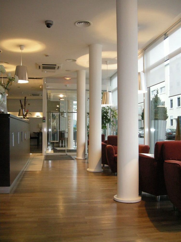 Hotel Restaurant Tivoli - Basel Airport Юненг Экстерьер фото