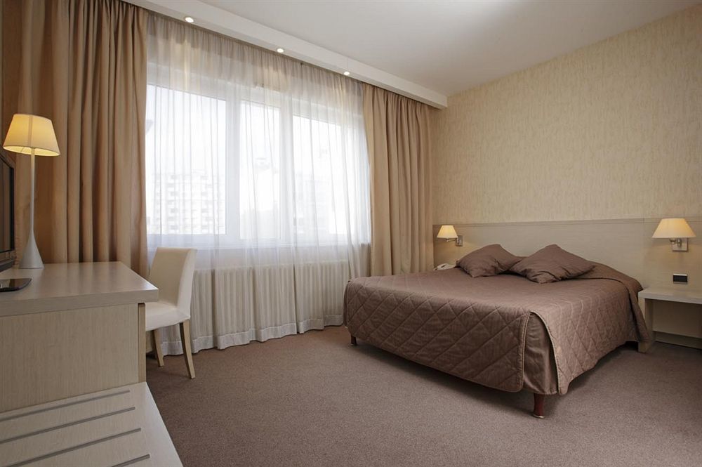 Hotel Restaurant Tivoli - Basel Airport Юненг Экстерьер фото