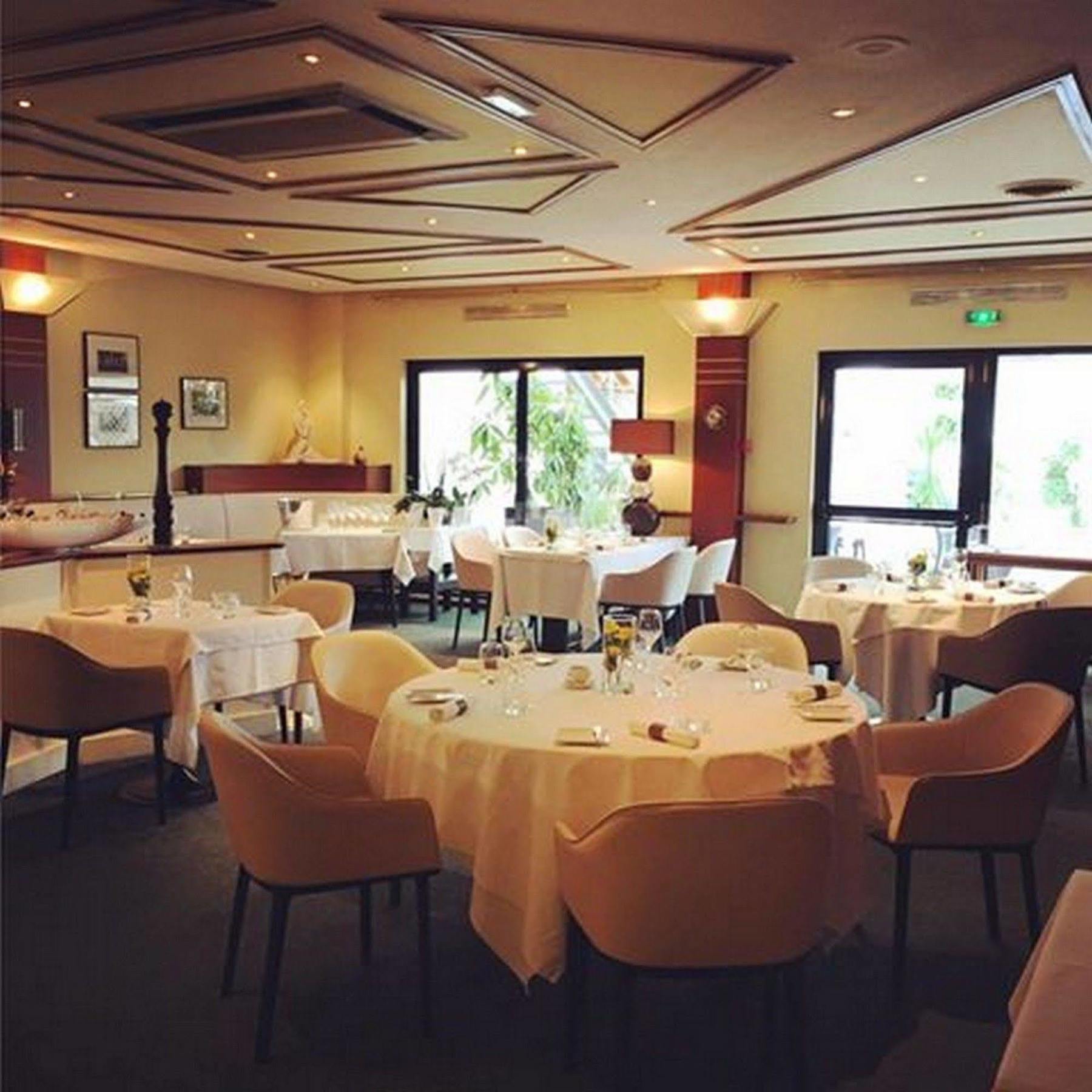 Hotel Restaurant Tivoli - Basel Airport Юненг Экстерьер фото